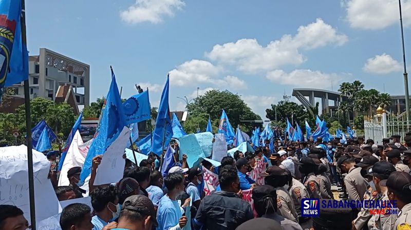 Selain Tuntut Bupati Rohil Mundur, Ribuan Buruh SPTI Demonstrasi Desak Gubernur Lakukan Ini