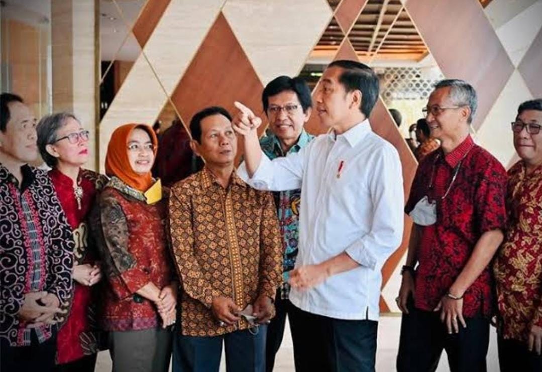 Ijazahnya Digugat ke Pengadilan, Presiden Jokowi Ngumpul Bareng Teman Kuliah di Yogyakarta
