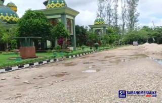 Proyek Paving Blok Masjid Agung Ar Raudah Kuansing Mangkrak, Pengurus Mengadu ke Gubernur Riau