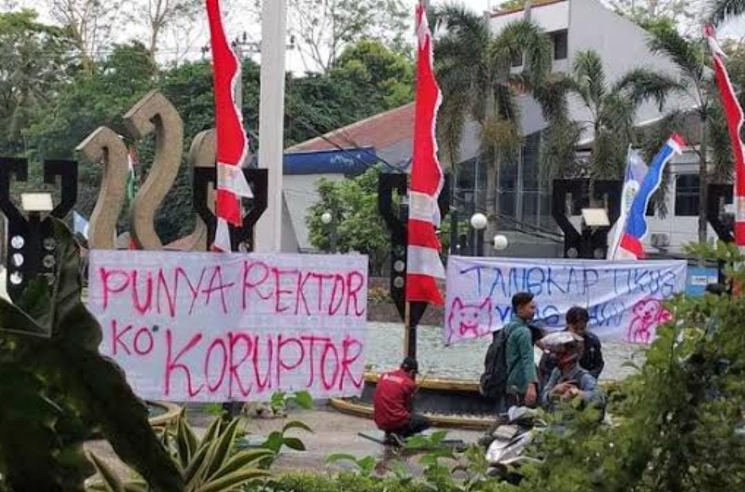 Kasus Suap Penerimaan Mahasiswa, Ketua Senat dan Wakil Rektor Universitas Lampung Dihukum 4,5 Tahun Penjara