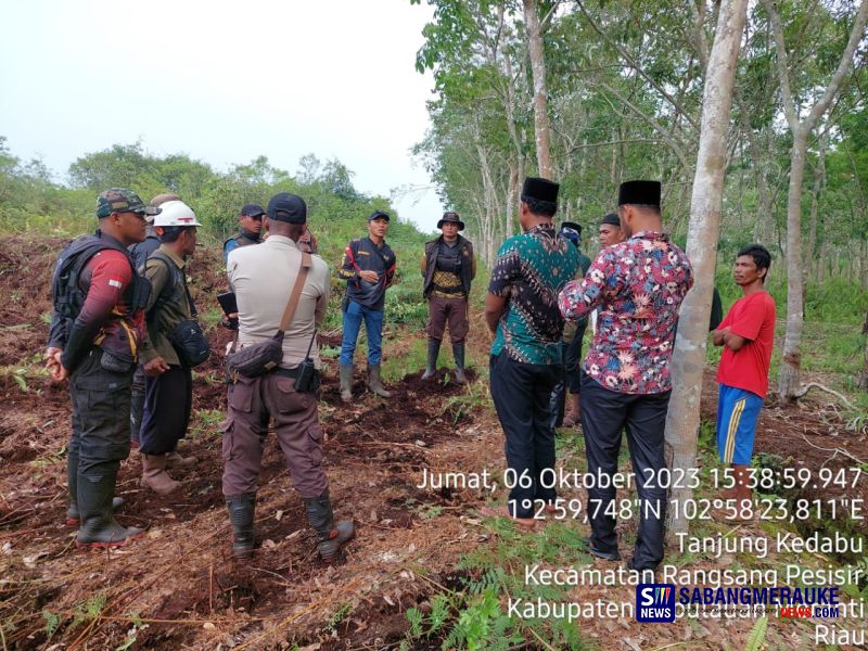 Warga Hentikan Alat Berat PT Sumatera Riang Lestari yang Tumbangi Tanaman Karet di Pulau Rangsang: Pemerintah, Tolonglah Kami!