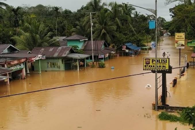 DPRD Riau Beri Bantuan Logistik Makanan ke Delapan Daerah Terdampak Banjir