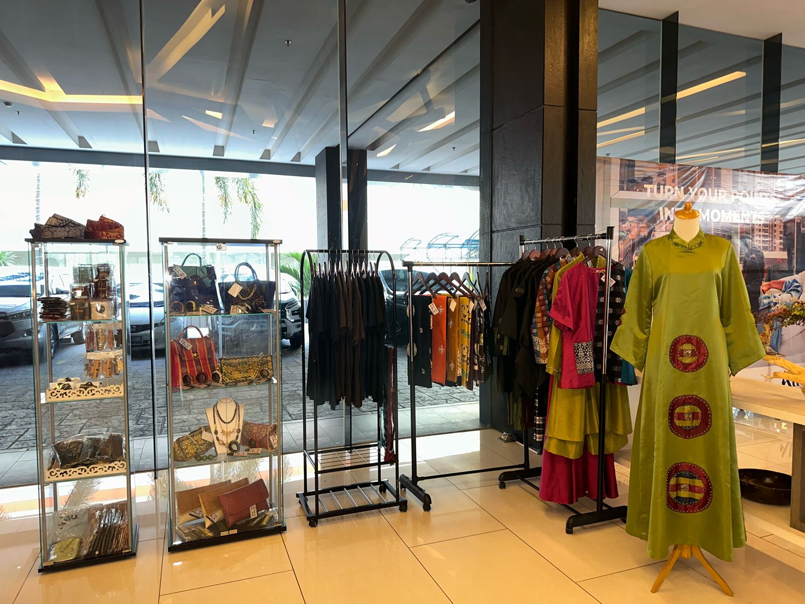 Kolaborasi Novotel Pekanbaru dengan Riau Craft & Fashion Mendorong Pengembangan UMKM Lokal