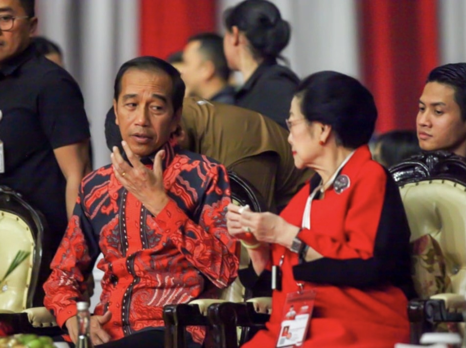 Projo Serang Hasto Usai Sarankan Jokowi Bertemu Ranting Partai Dulu Sebelum Megawati: Bikin Rakyat Ilfil