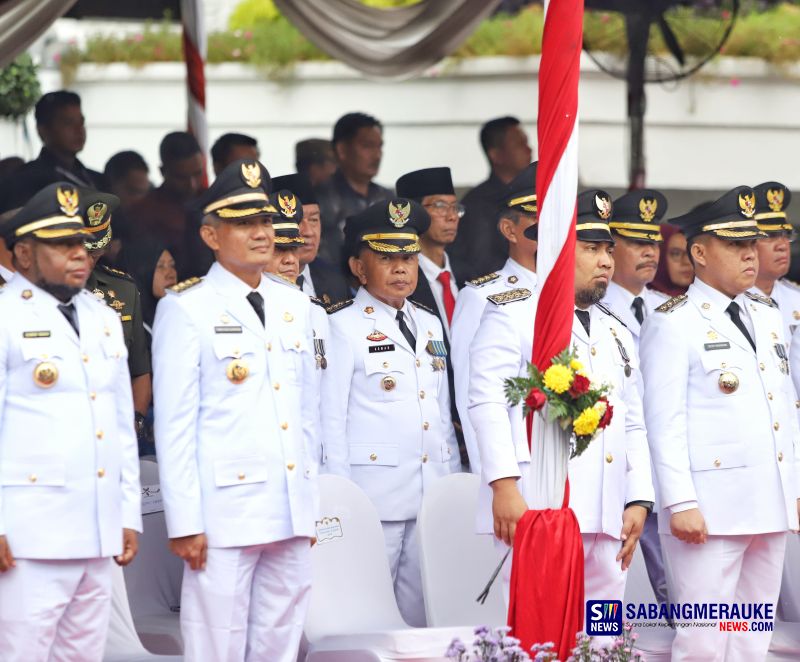 Plt Bupati Kepulauan Meranti Asmar Hadiri Upacara Peringatan Hari Otoda Tahun 2024 di Balai Kota Surabaya