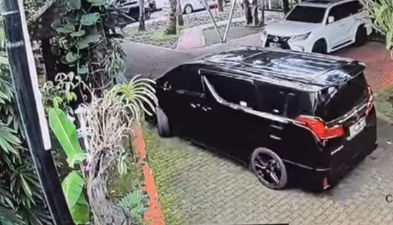 Detik-detik Anggota Polisi Tewas Tembak Kepala Sendiri di Mobil Alphard