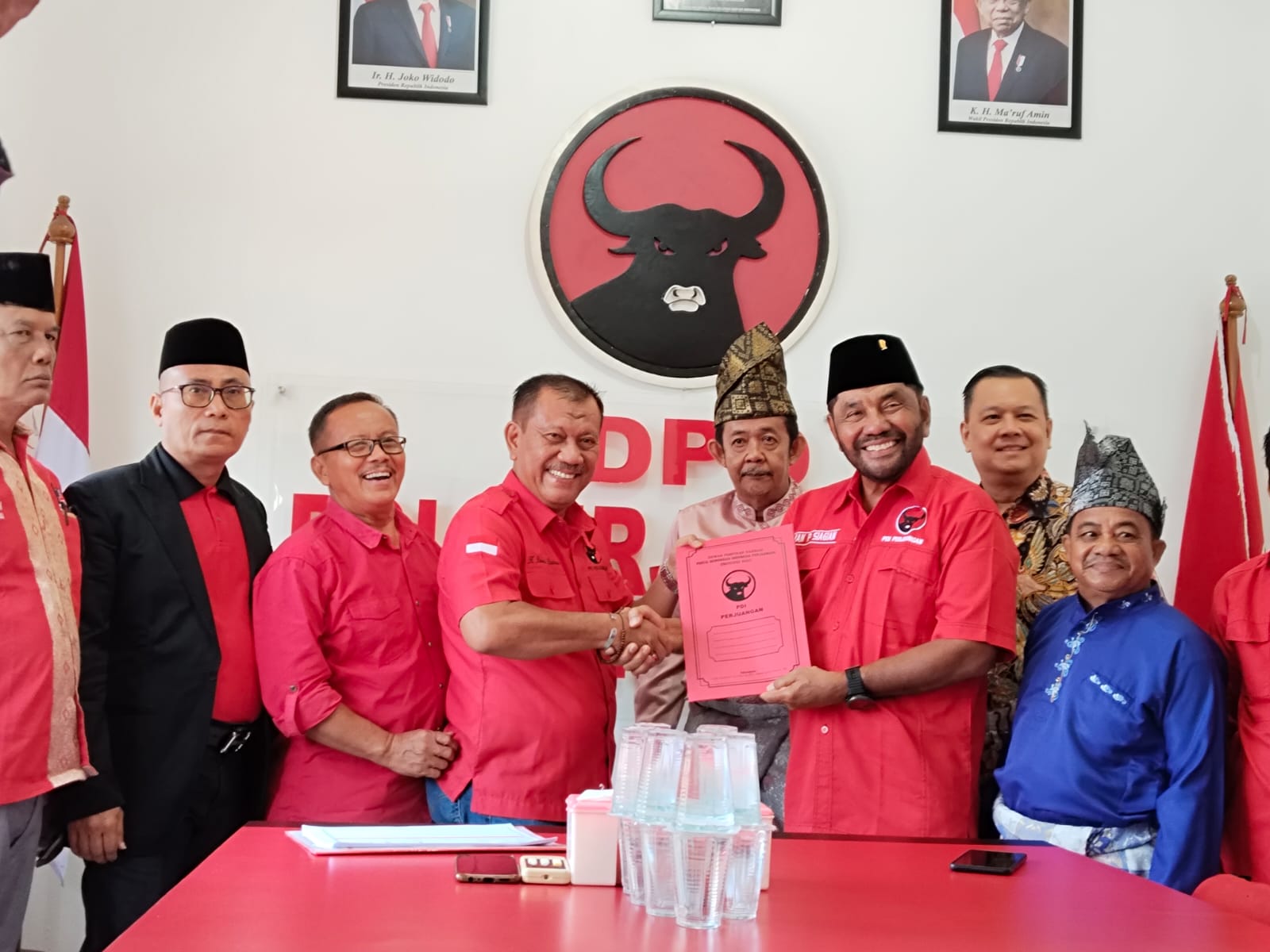 Ian Siagian Resmi Serahkan Berkas Pendaftaran Bakal Calon Gubernur, Modal Kuat 11 Kursi PDI Perjuangan di DPRD Riau