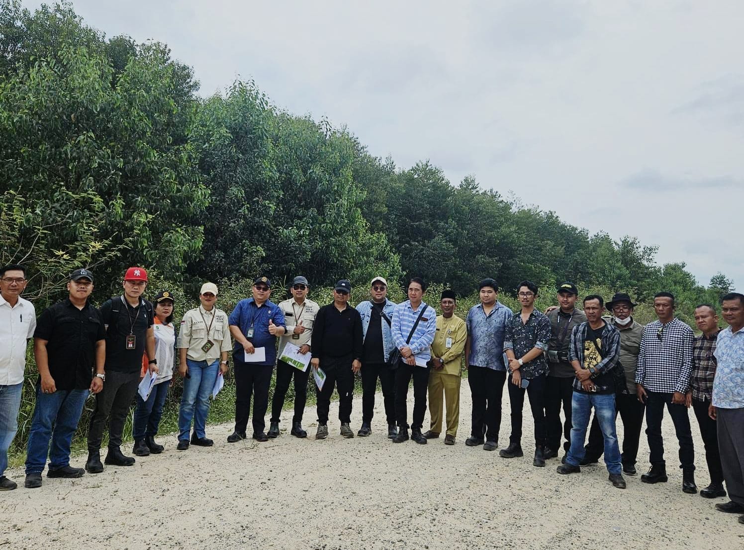 Pelaksanaan sidang pemeiriksaan setempat (sidang lapangan) gugatan Yayasan Riau Madani terhadap PT RAPP pada 14 Februari 2025 lalu. Foto: Istimewa